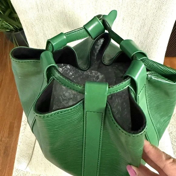 Authentic Louis Vuitton Randonnée GM backpack/ shoulder bag green Epi leather